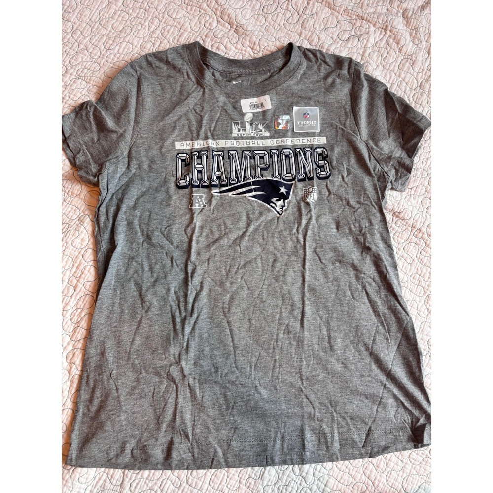 Nike New England Patriots AFC Champions Super Bowl LII Gray T-Shirt Womens Large